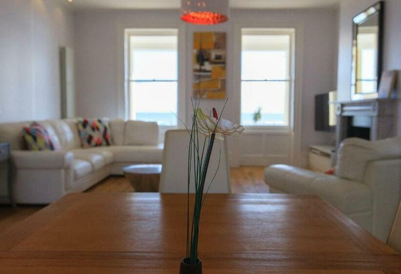 Wellington View: Ground Floor Apartment With Sea Views And Garden