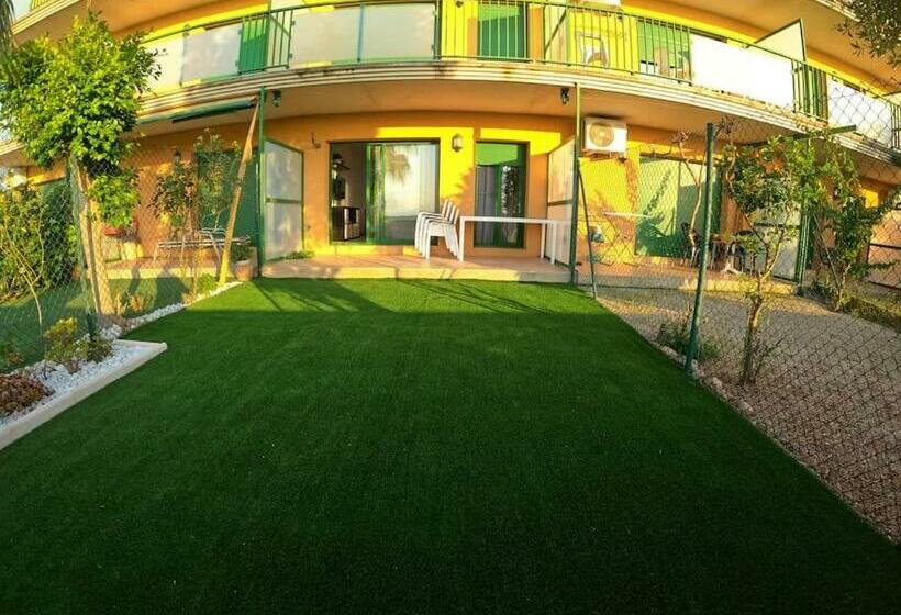 Apartamento Con Jardin Privado Cerca De La Playa!