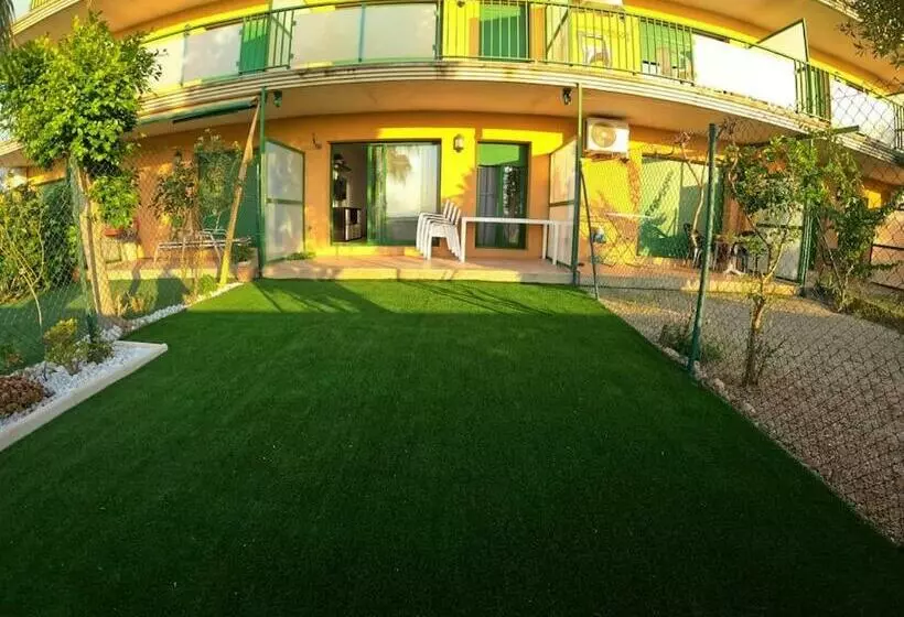 Apartamento Con Jardin Privado Cerca De La Playa!