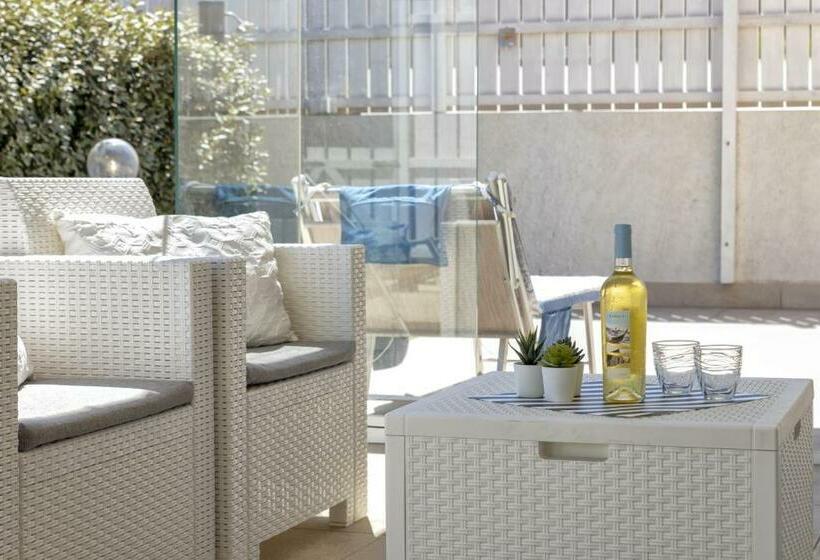 Eland A Due Passi Dal Mare