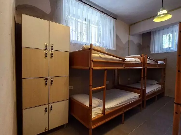 Berlin Hostel & Street
