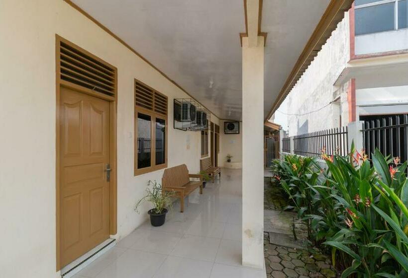 בית מלון כפרי Reddoorz Near Rs Awal Bros Sudirman Pekanbaru