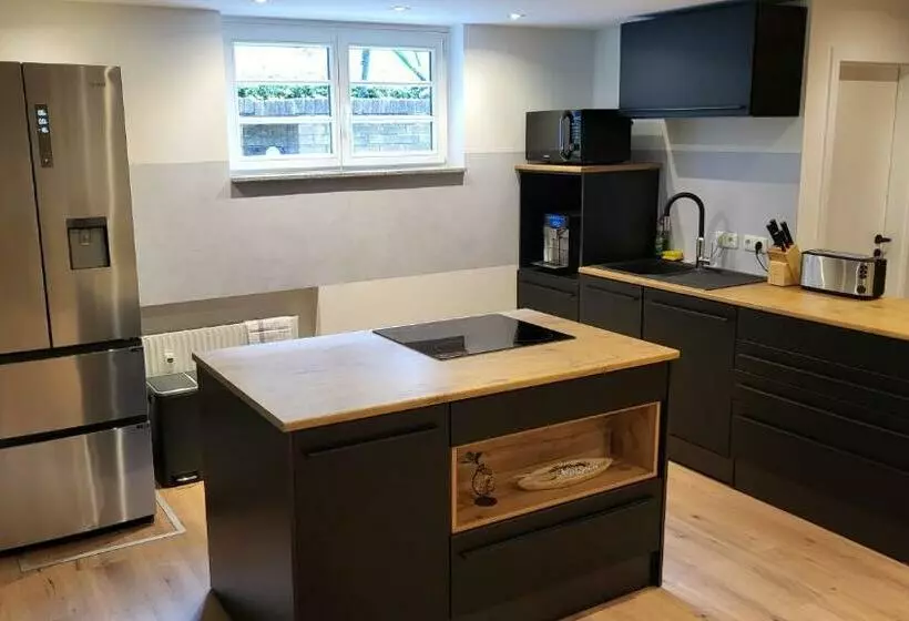 Modern Loft Near City, Free Parking, Fast Wifi