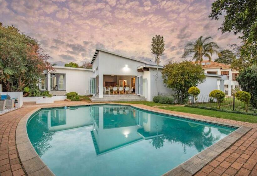 Pension Kelkiewyn Waterkloof Guesthouse