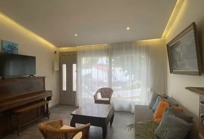 Bright Airy Family Style 7 Min Walk To Beach