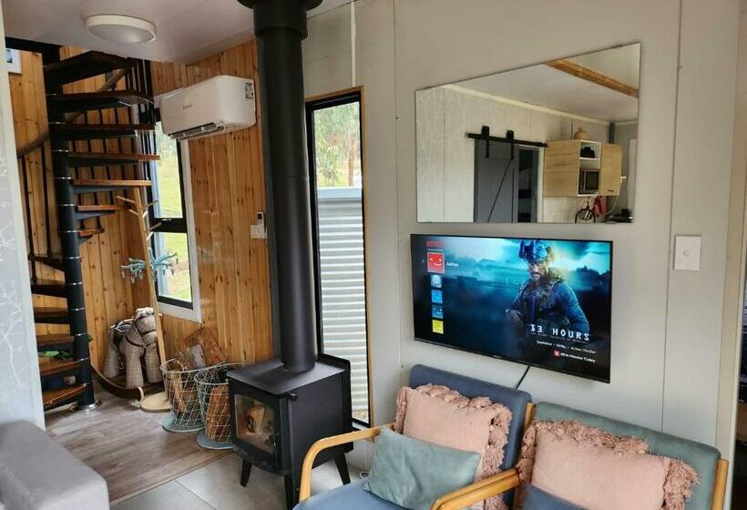 Отель Delightful Container House With Views