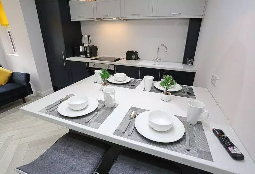No1 Luxury Service Apartments