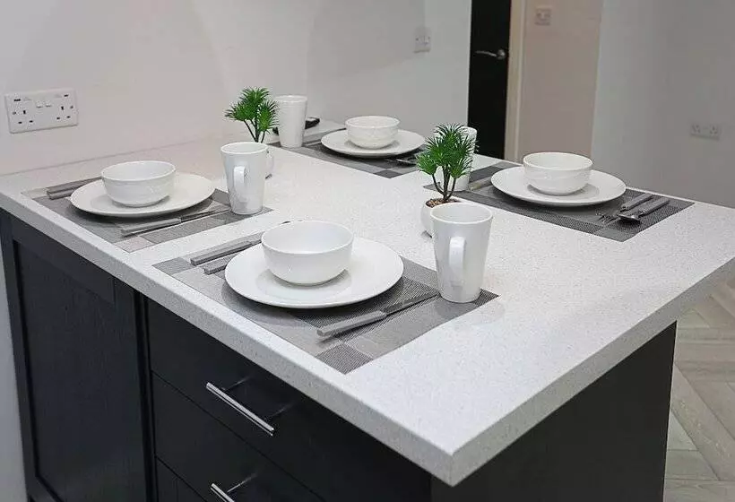 No1 Luxury Service Apartments
