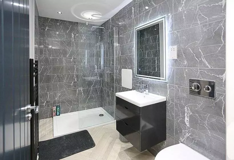 No1 Luxury Service Apartments