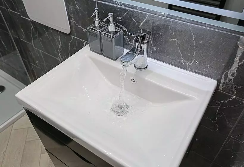 No1 Luxury Service Apartments