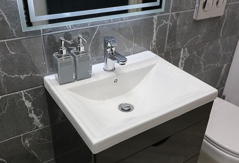 No1 Luxury Service Apartments