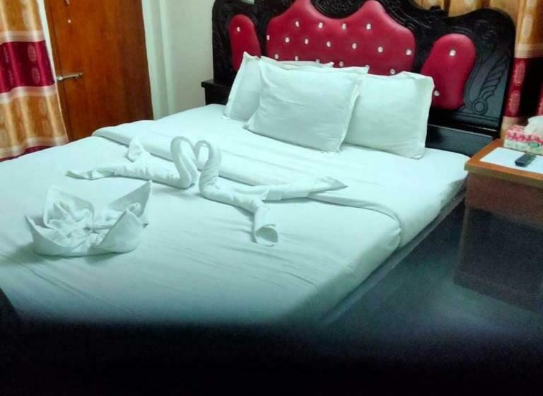 تختخواب و صبحانه Crown Plaza Inn