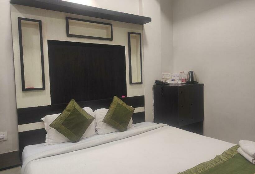 בית מלון כפרי Rudraksh Near Vip Airport Guwahati