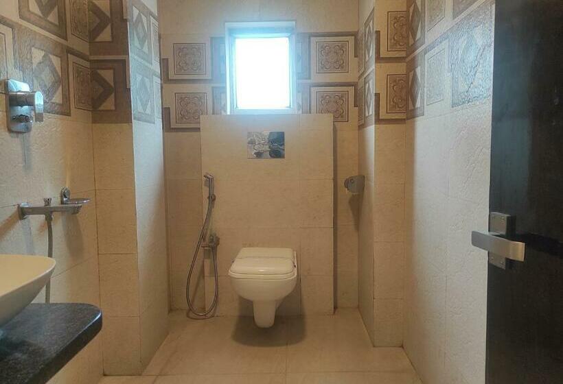 בית מלון כפרי Rudraksh Near Vip Airport Guwahati