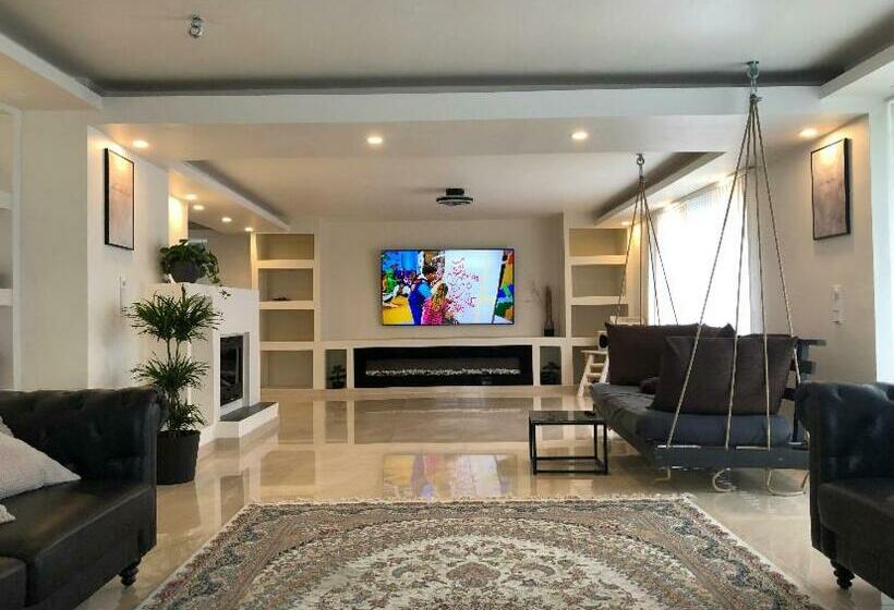 Schönes Grosses Haus An Der Grenze Zur Schweiz Und Frankreich