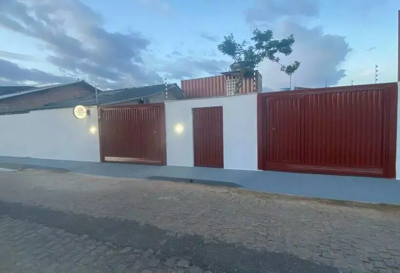 Casa Lb Com Estacionamento Privado