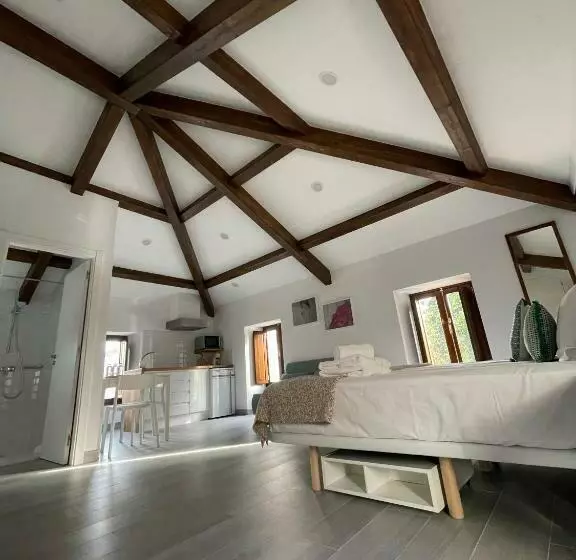 Marujita Vilanova, Alojamiento Singular