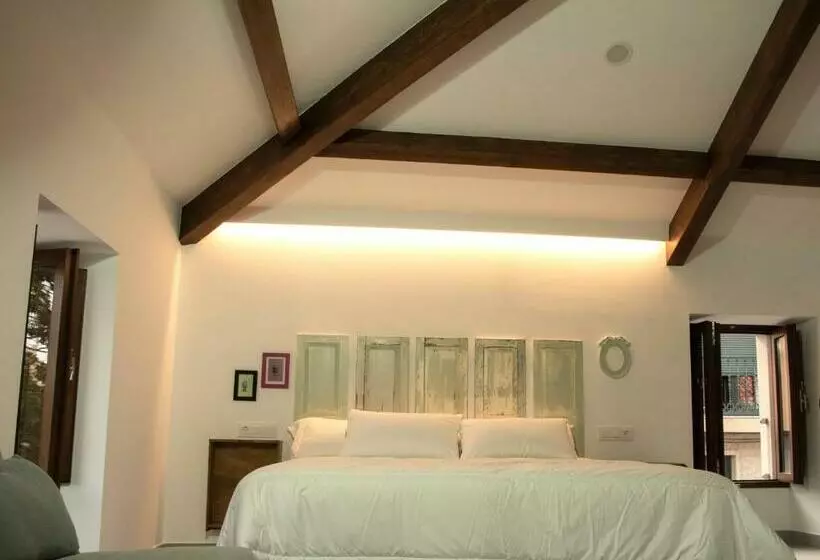 Marujita Vilanova, Alojamiento Singular