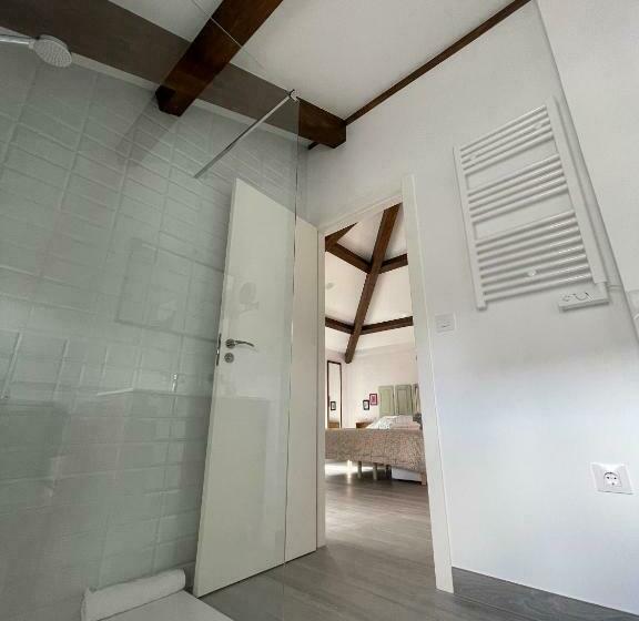 Marujita Vilanova, Alojamiento Singular