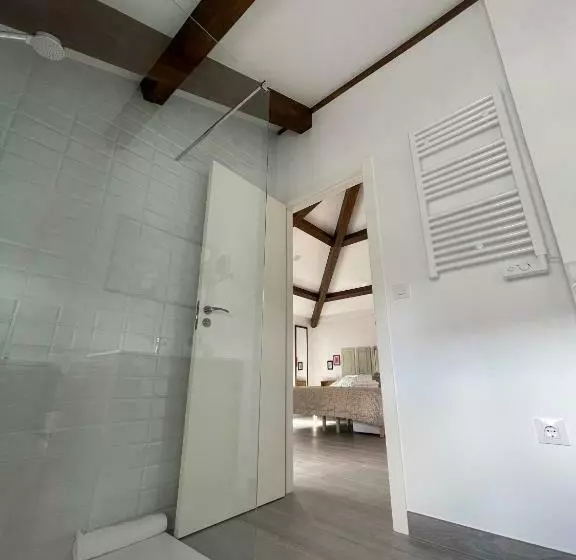 Marujita Vilanova, Alojamiento Singular