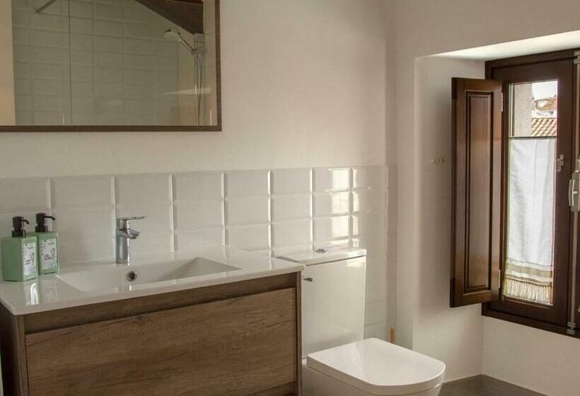 Marujita Vilanova, Alojamiento Singular