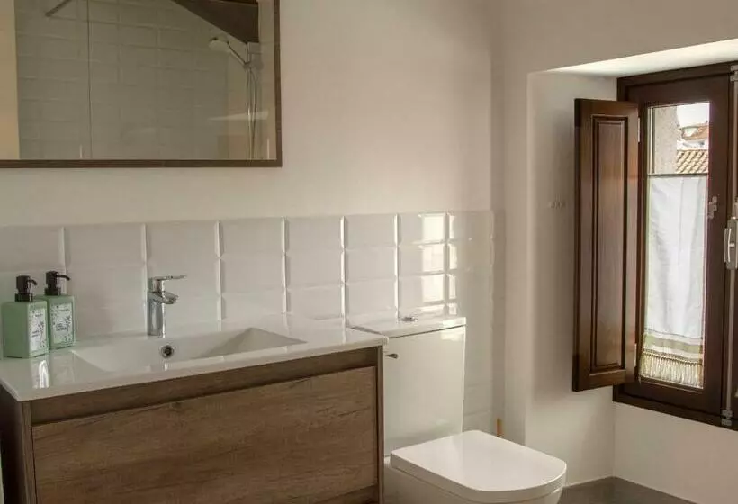 Marujita Vilanova, Alojamiento Singular