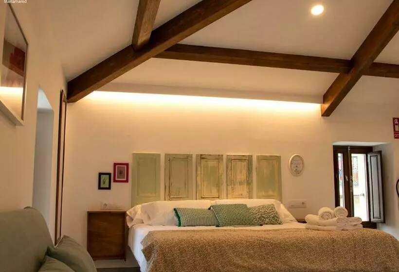 Marujita Vilanova, Alojamiento Singular