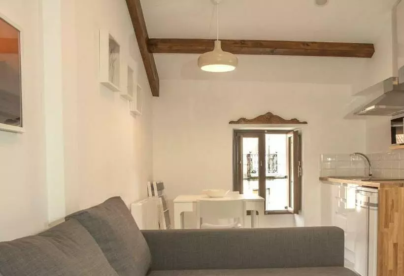 Marujita Vilanova, Alojamiento Singular