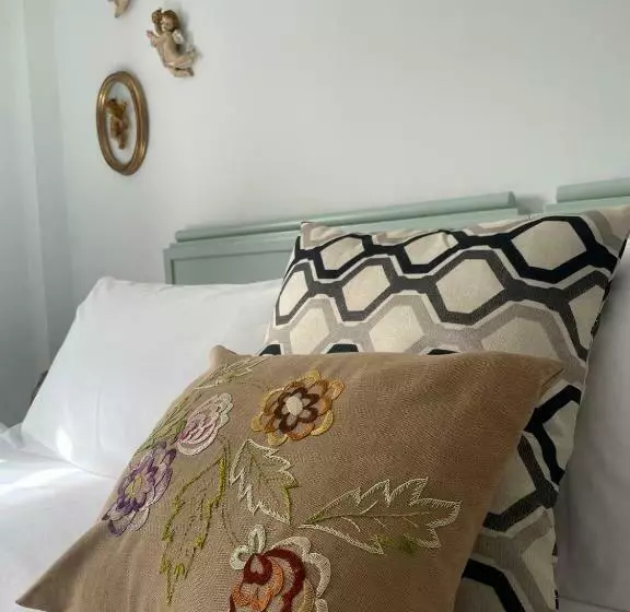 Marujita Vilanova, Alojamiento Singular