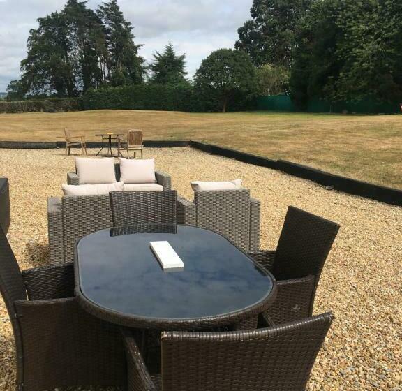 Stay At The Lodge Set In The Grounds Of A Beautiful Manor House