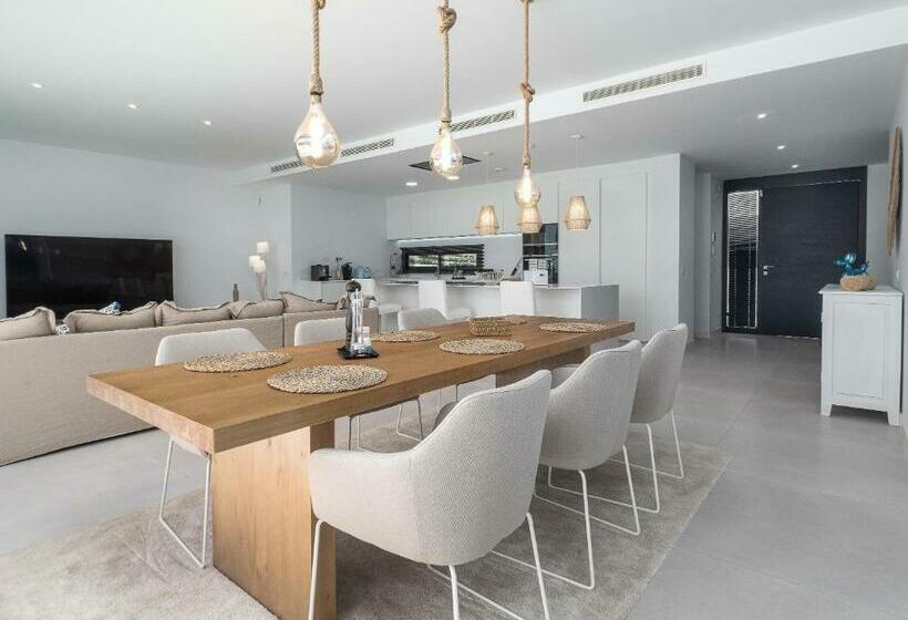 Villa Moderne à 700m De La Plage Avec Vue Mer