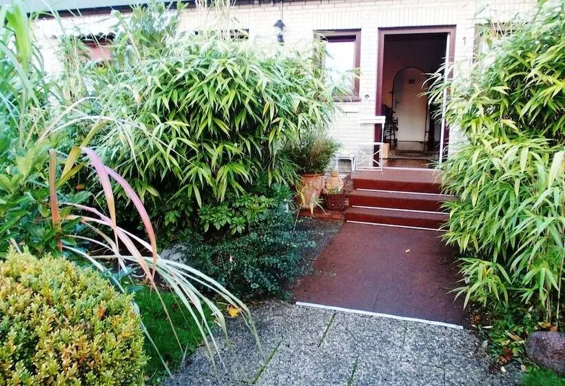 Aamiaismajoitus (B&B) Strandnest Büsum