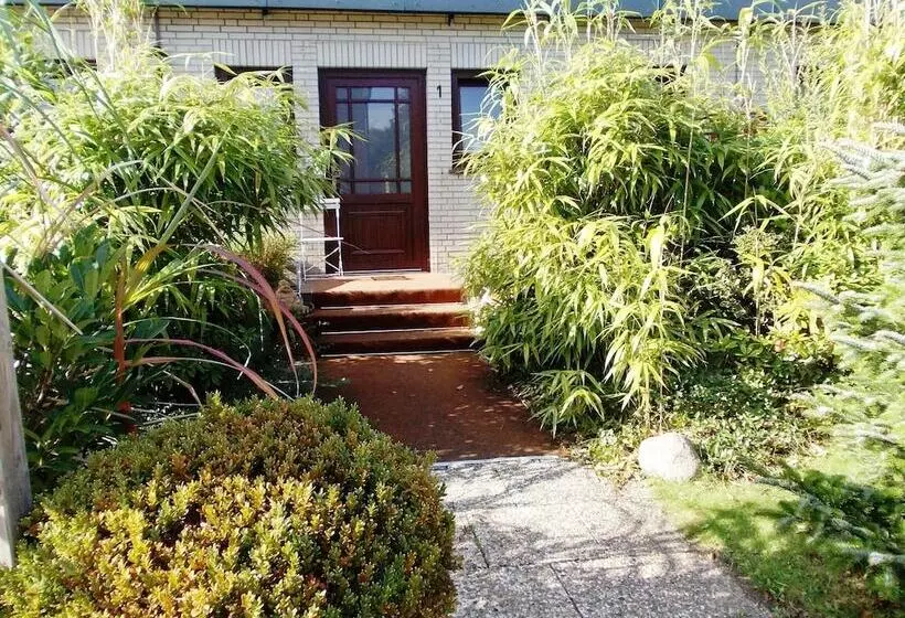 Aamiaismajoitus (B&B) Strandnest Büsum