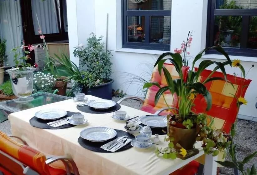 Aamiaismajoitus (B&B) Strandnest Büsum