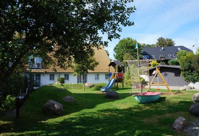 酒店 & Ferienanlage Kapitäns Häuser Breege