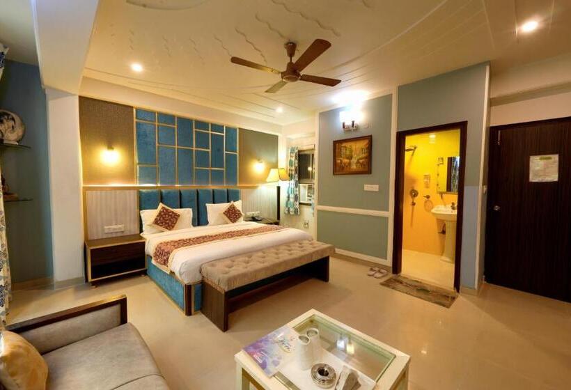 هتل Moon Light Bhimtal