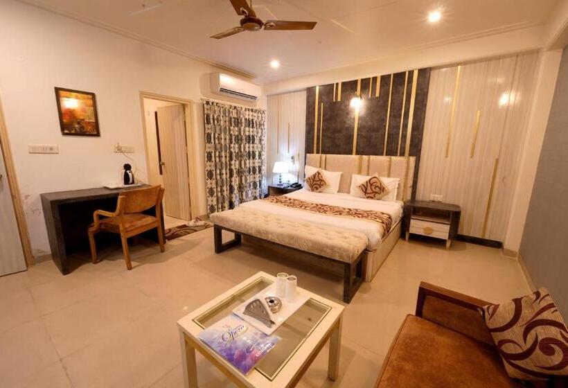 هتل Moon Light Bhimtal