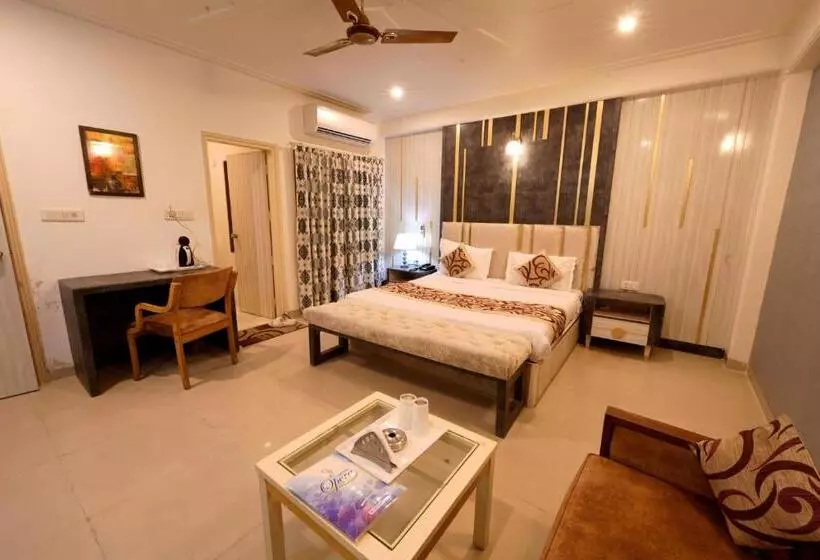 호텔 Moon Light Bhimtal