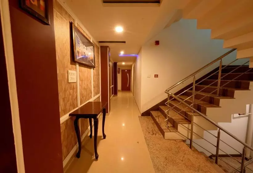 호텔 Moon Light Bhimtal