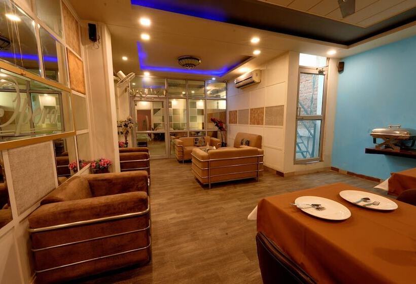 هتل Moon Light Bhimtal