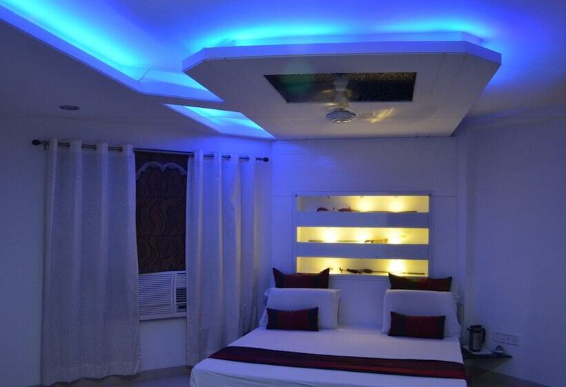 هتل Moon Light Bhimtal