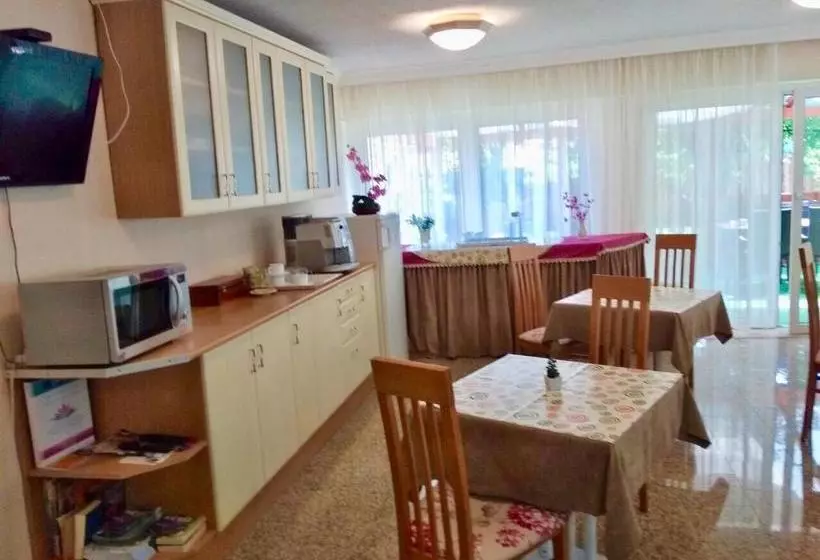 پانسیون Villa Lux