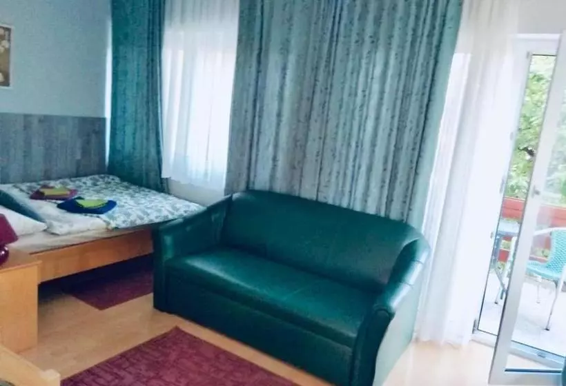 پانسیون Villa Lux