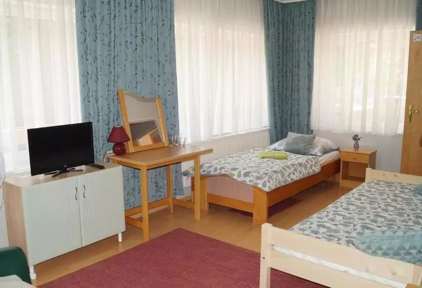 پانسیون Villa Lux