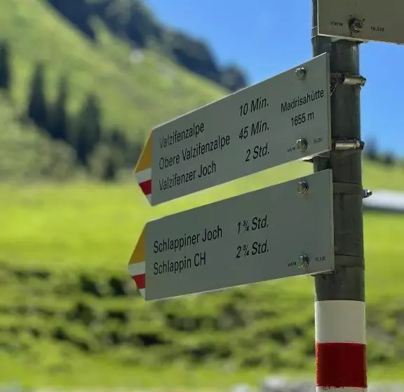 ベッドアンドブレックファースト Alpinresortmontafon Garni