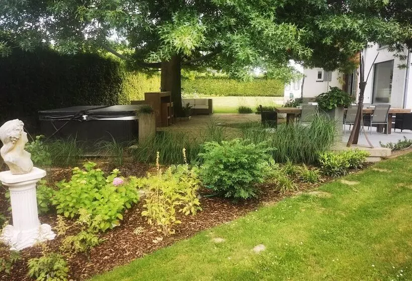 Aamiaismajoitus (B&B) Bed & Bokes Aan De Maaskant