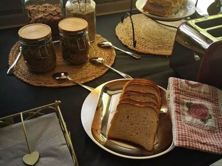 Aamiaismajoitus (B&B) Bed & Bokes Aan De Maaskant