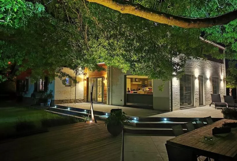 Aamiaismajoitus (B&B) Bed & Bokes Aan De Maaskant