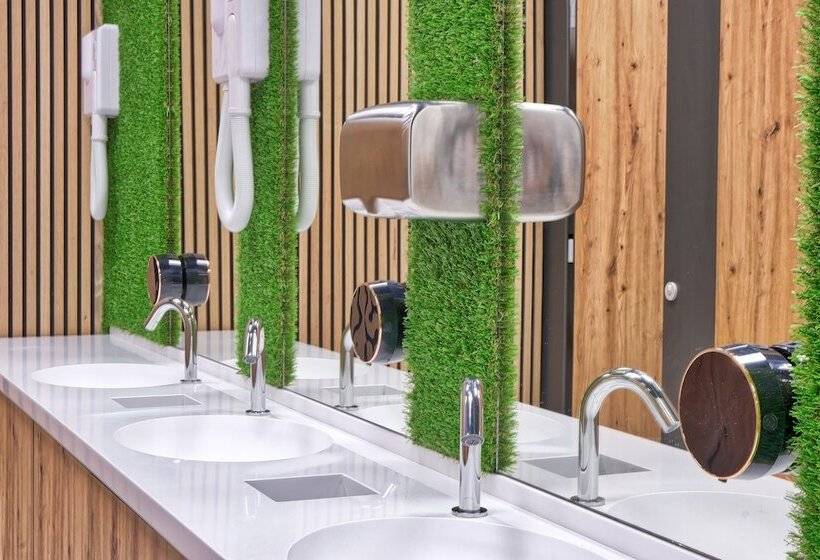 هتل کپسول Ljubljana Capsule Hostel