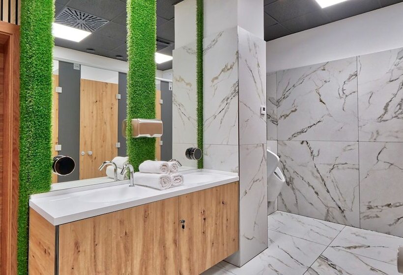 هتل کپسول Ljubljana Capsule Hostel